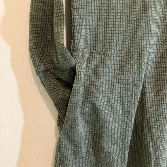 Mountain Khakis, long sleeve, pockets, green, excellent condition, size small - Picture 2 of 4